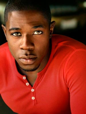 МакКинли Белчер III в роли Майкл Ледруа